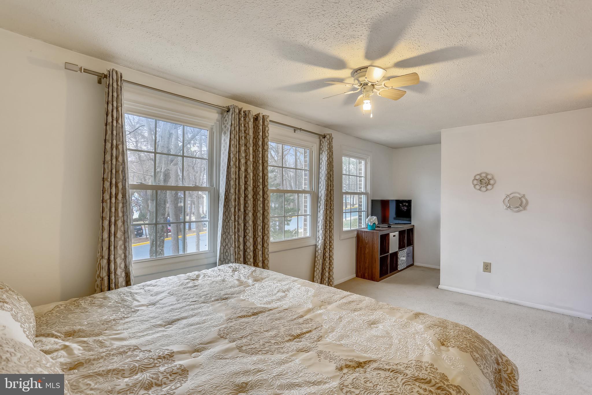 10414 Apple Ridge Road Gaithersburg, MD 20886 - Photo 17 of 48 Primary Bedroom