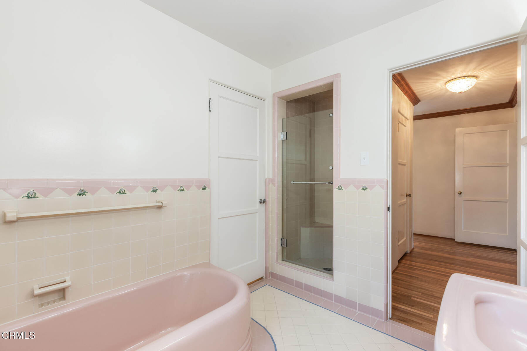 369 West Kenneth Road Glendale, CA 91202 - Photo 28 of 36 a bathroom with a bathtub and a shower