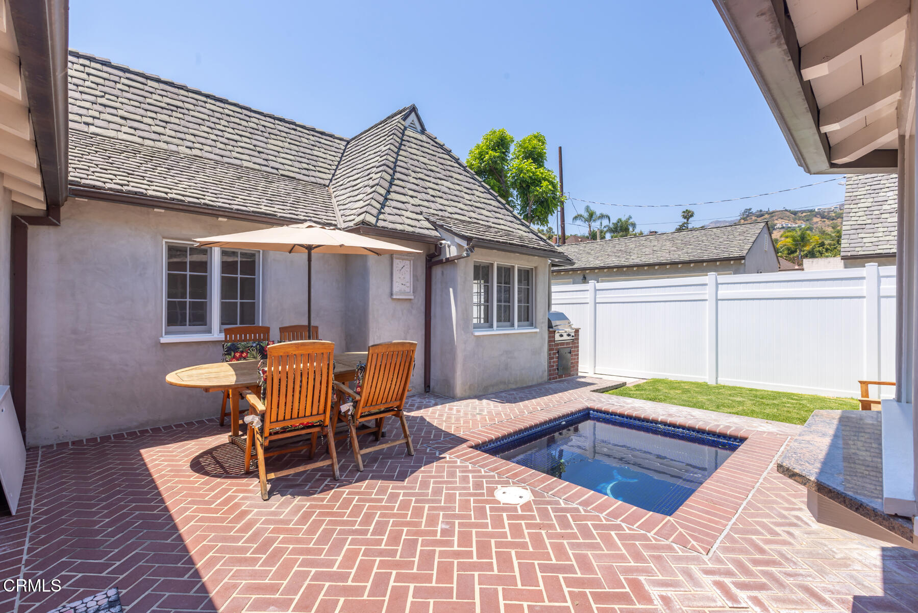 369 West Kenneth Road Glendale, CA 91202 - Photo 32 of 36 a patio with table and chairs