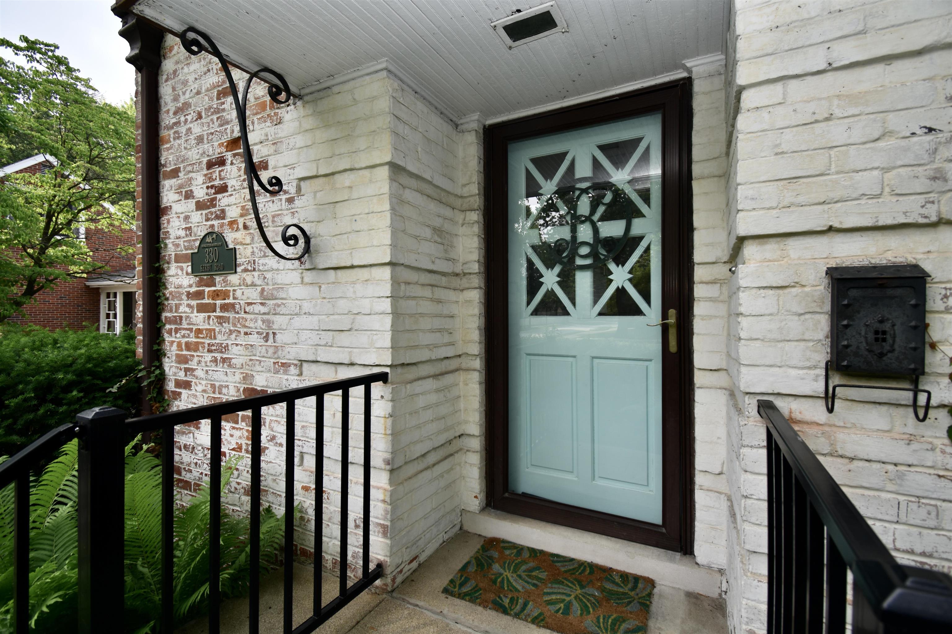 330 Kerby Road Grosse Pointe, MI 48236 - Photo 3 of 34 50112336-2.JPG