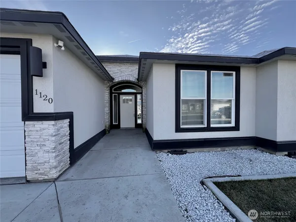 $465,000 | 1120 East Mt. Adams Street, Othello, WA 99344