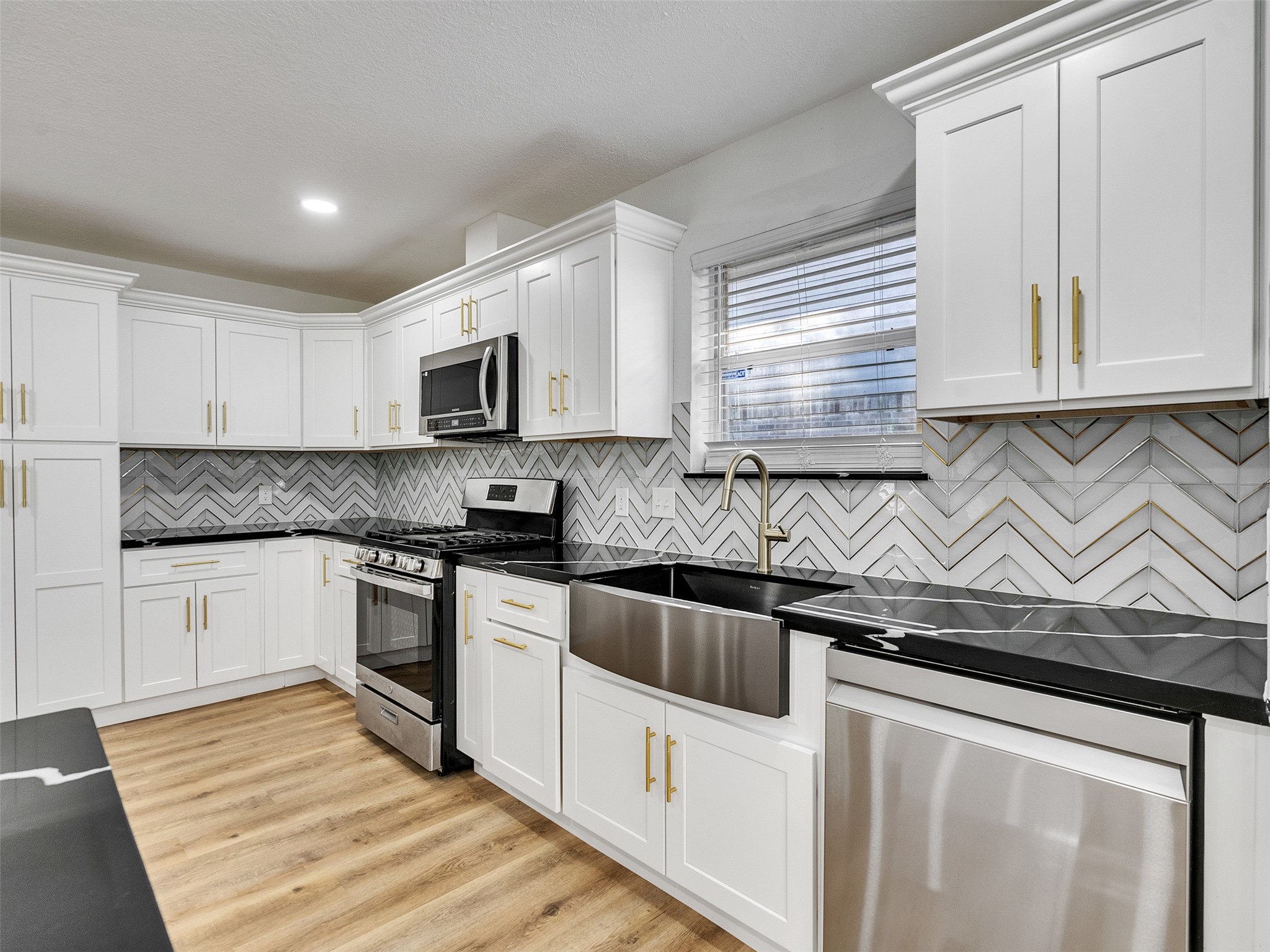 206 Doncaster Conroe, TX 77303 - Photo 17 of 38 a kitchen with stainless steel appliances granite countertop a sink and a stove