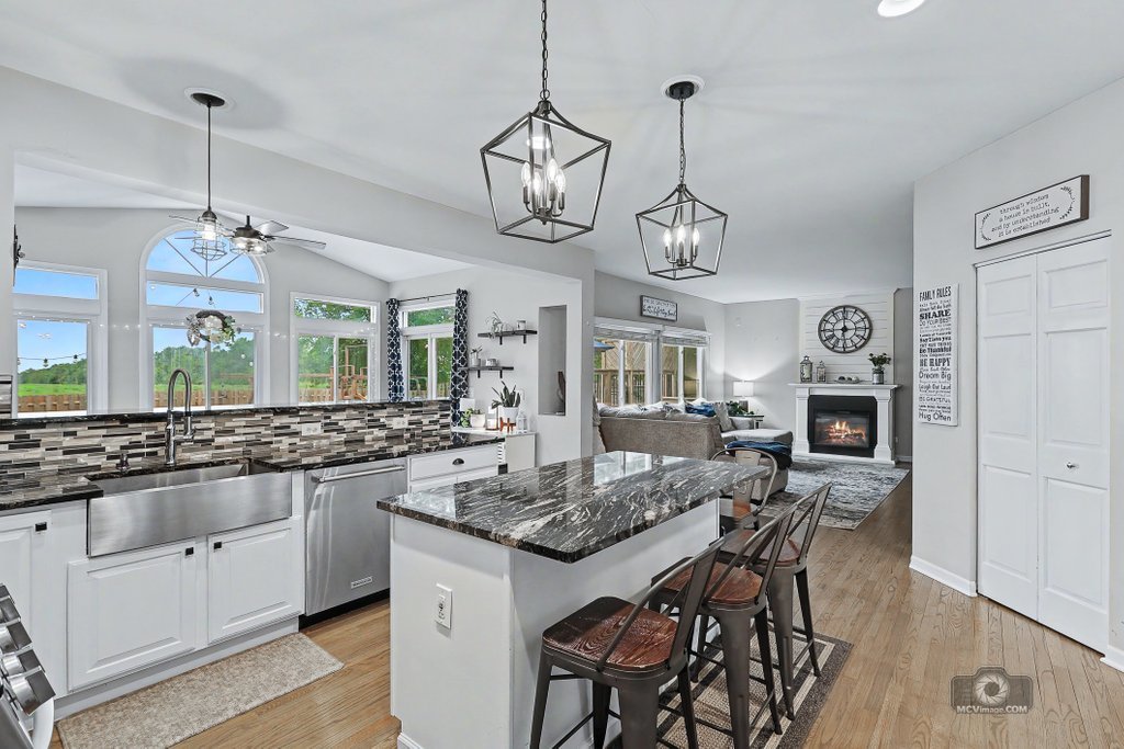 437 Raintree Drive Oswego, IL 60543 - Photo 3 of 49 Gallery Image 3