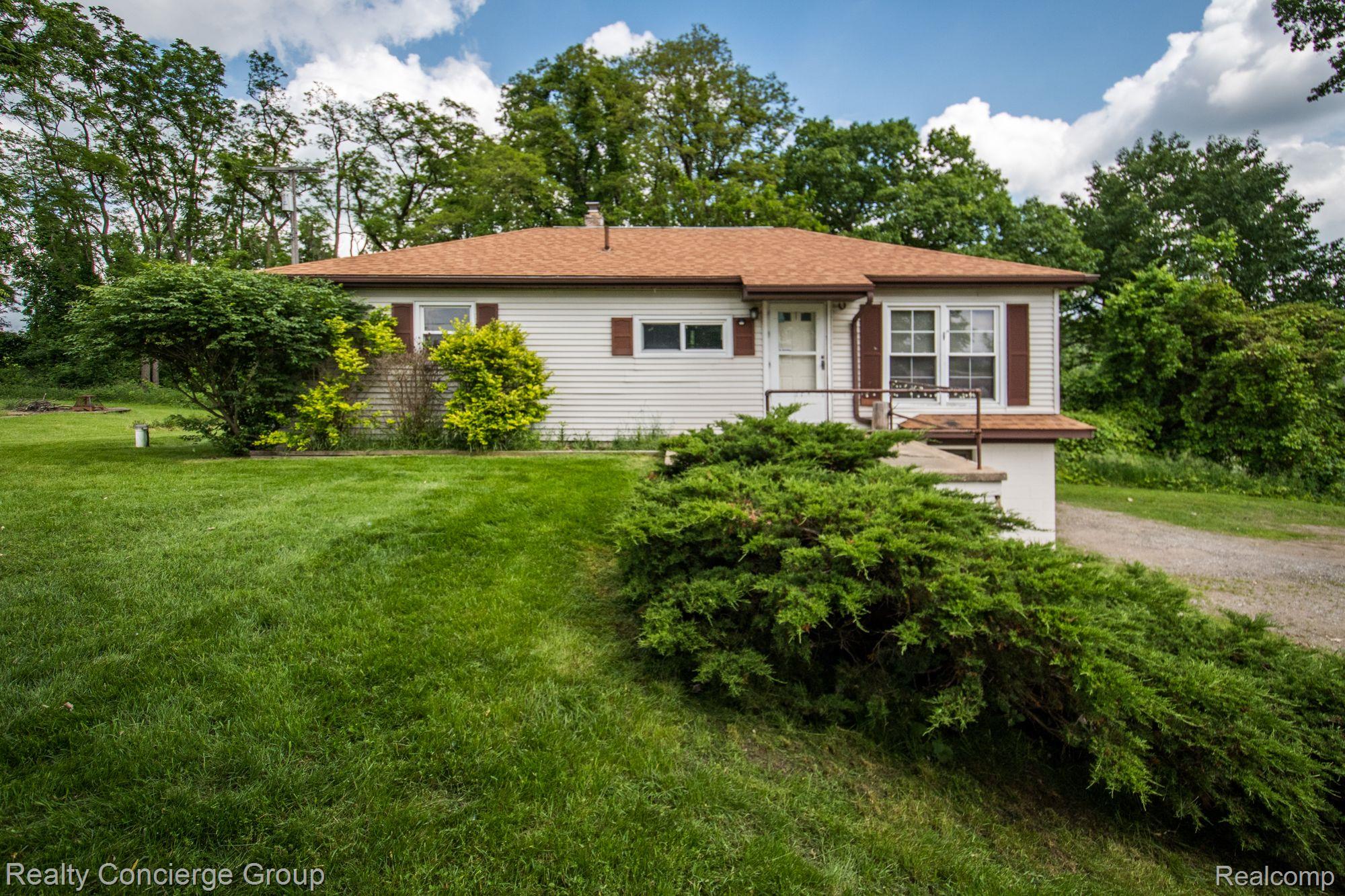 7525 Challis Road Brighton, MI 48116 - Photo 1 of 20 Welcome home!