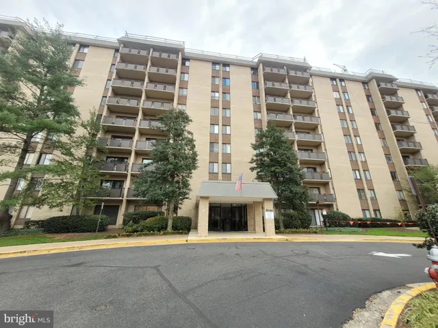 $1,850 | 3101 South Manchester Street, Unit 512, Falls Church, VA 22044