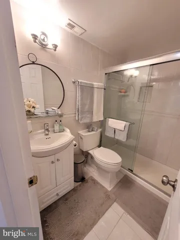 $1,850 | 3101 South Manchester Street, Unit 512, Falls Church, VA 22044