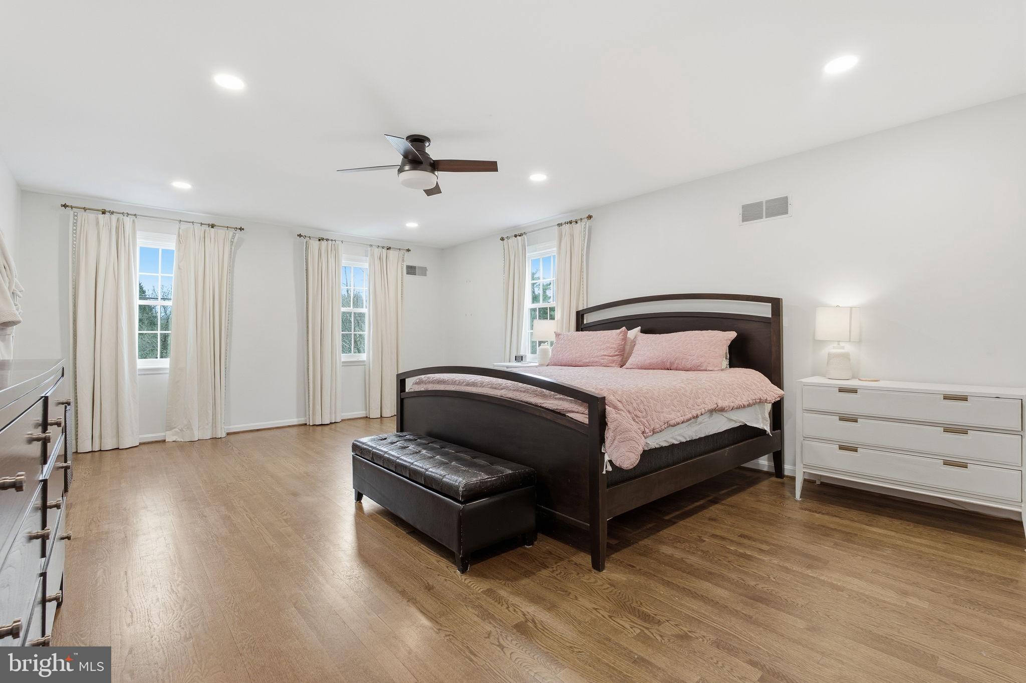 4800 Scarsdale Road Bethesda, MD 20816 - Photo 18 of 33 Master bedroom