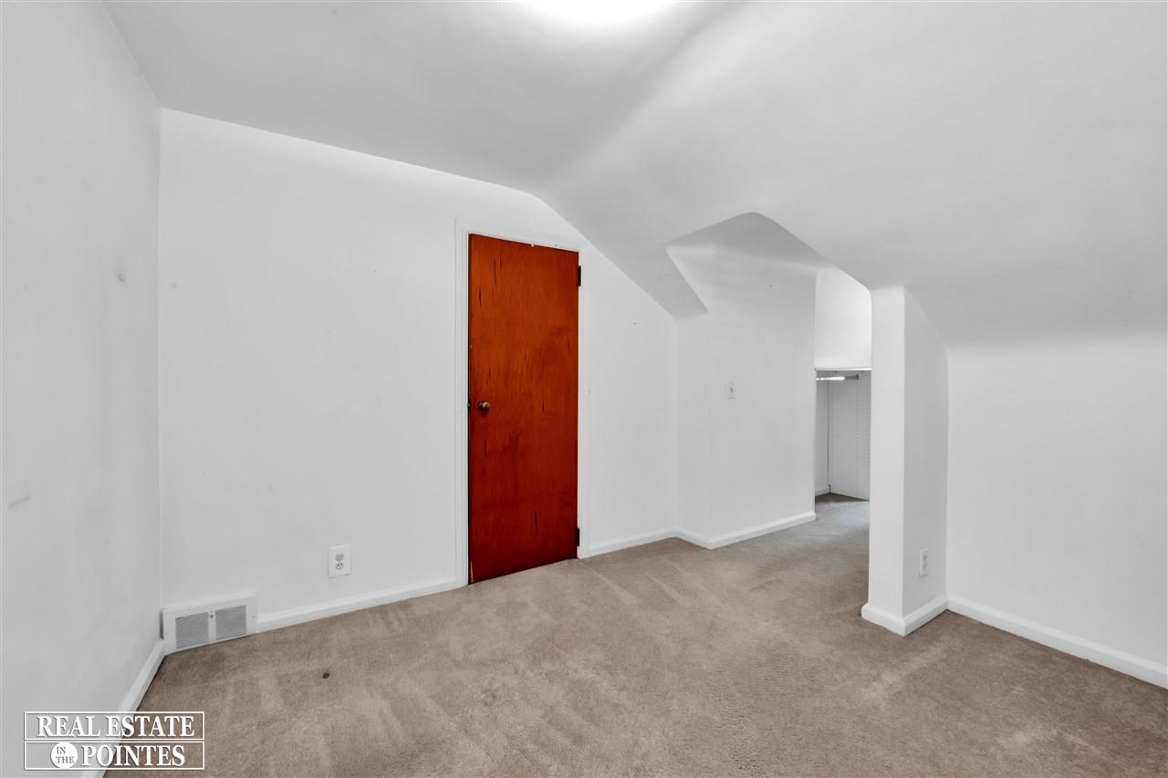 2050 Roslyn Road Grosse Pointe Woods, MI 48236 - Photo 20 of 30