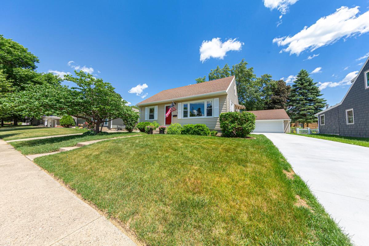 1512 10th Avenue Northeast Rochester, MN 55906 - Photo 1 of 31