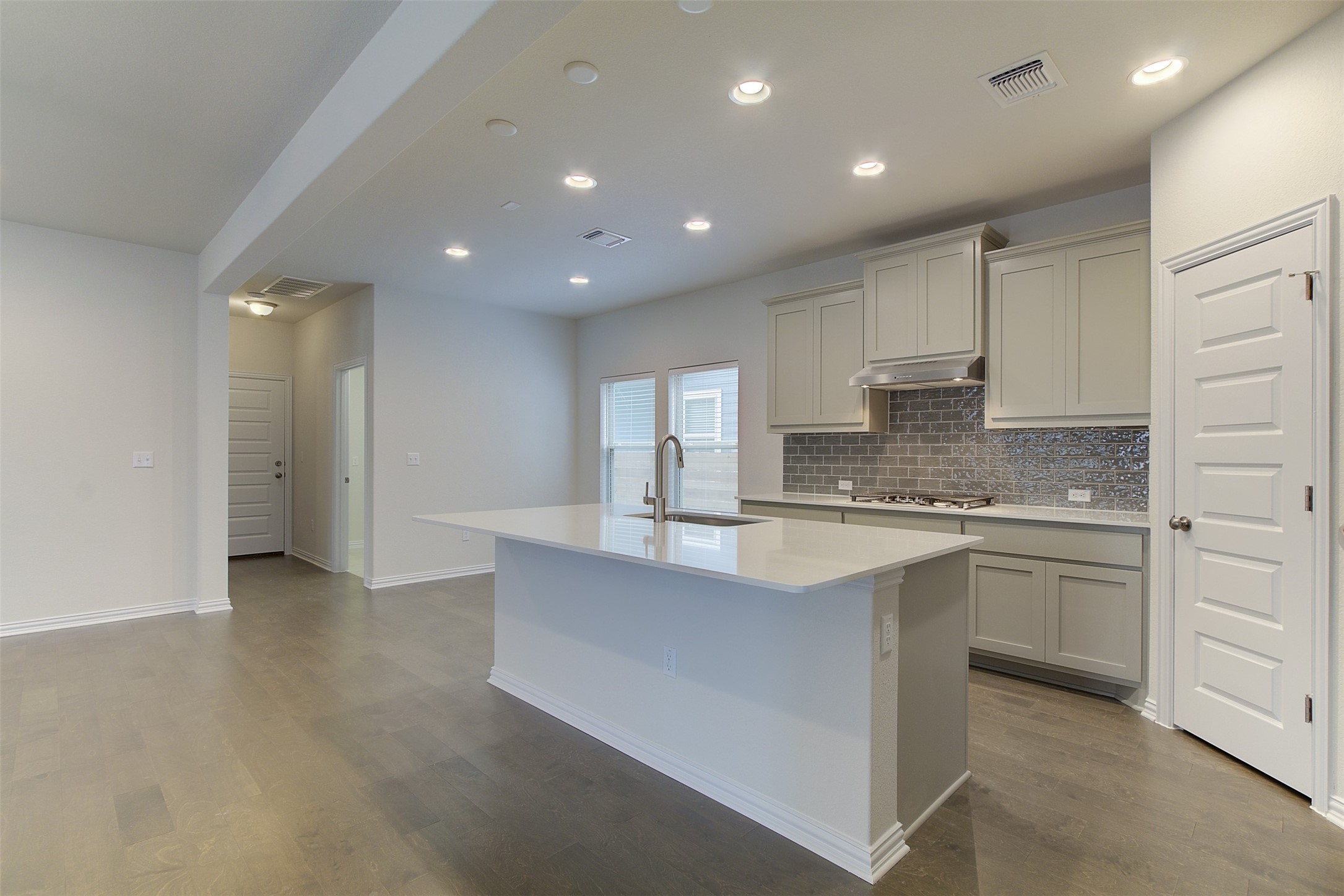 8729 Belknap Rd. Austin, TX 78747 - Photo 9 of 31
