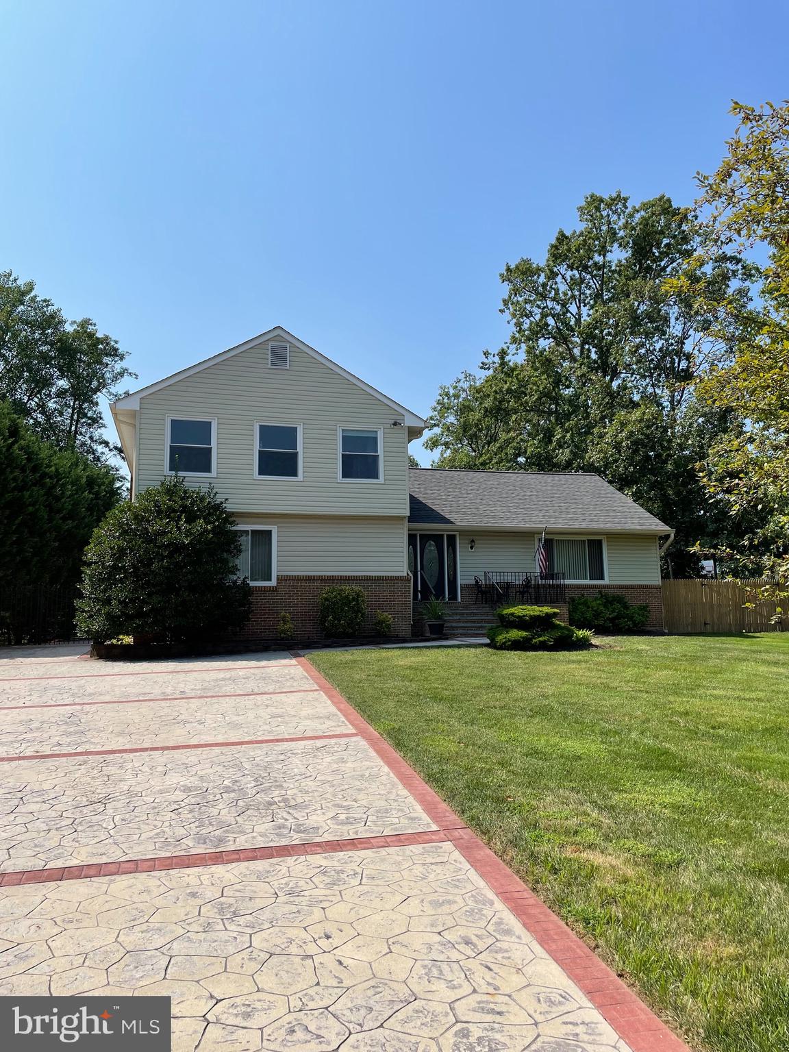 7906 Giles Street Springfield, VA 22153 - Photo 1 of 16 Gallery Image 1