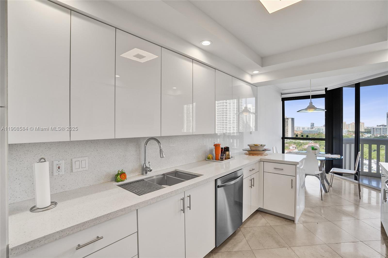 2000 Island Boulevard, Unit 1710 Aventura, FL 33160 - Photo 12 of 39