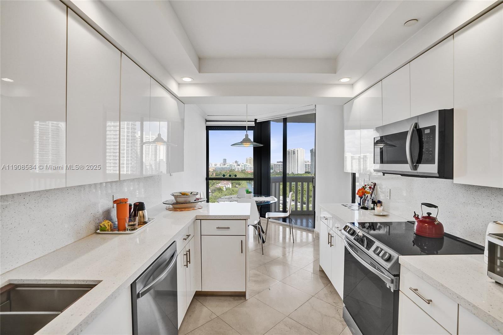 2000 Island Boulevard, Unit 1710 Aventura, FL 33160 - Photo 13 of 39