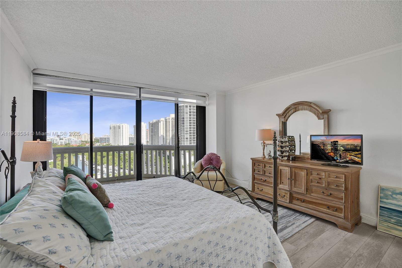2000 Island Boulevard, Unit 1710 Aventura, FL 33160 - Photo 17 of 39