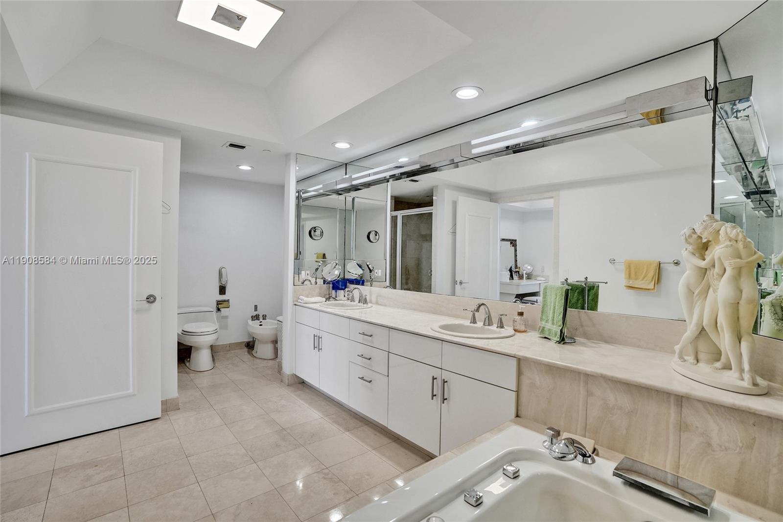 2000 Island Boulevard, Unit 1710 Aventura, FL 33160 - Photo 22 of 39