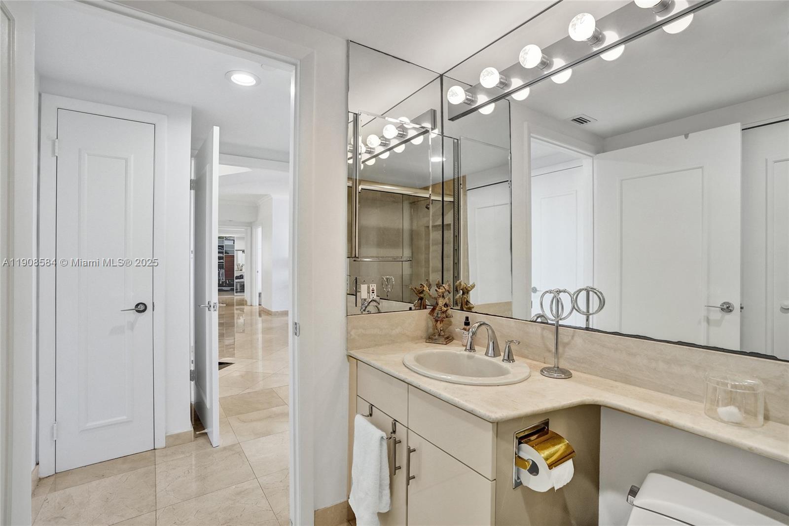 2000 Island Boulevard, Unit 1710 Aventura, FL 33160 - Photo 31 of 39