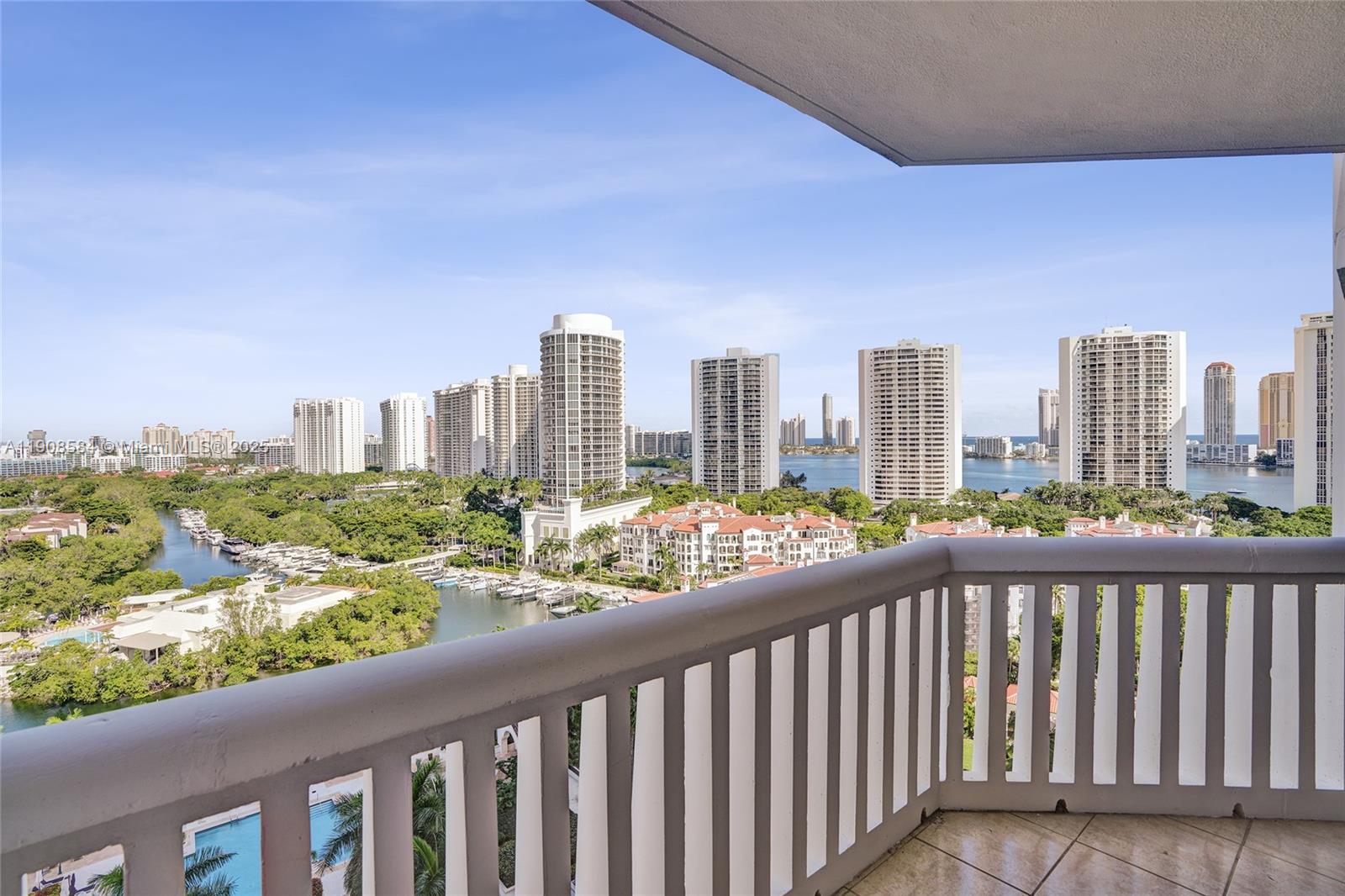 2000 Island Boulevard, Unit 1710 Aventura, FL 33160 - Photo 32 of 39