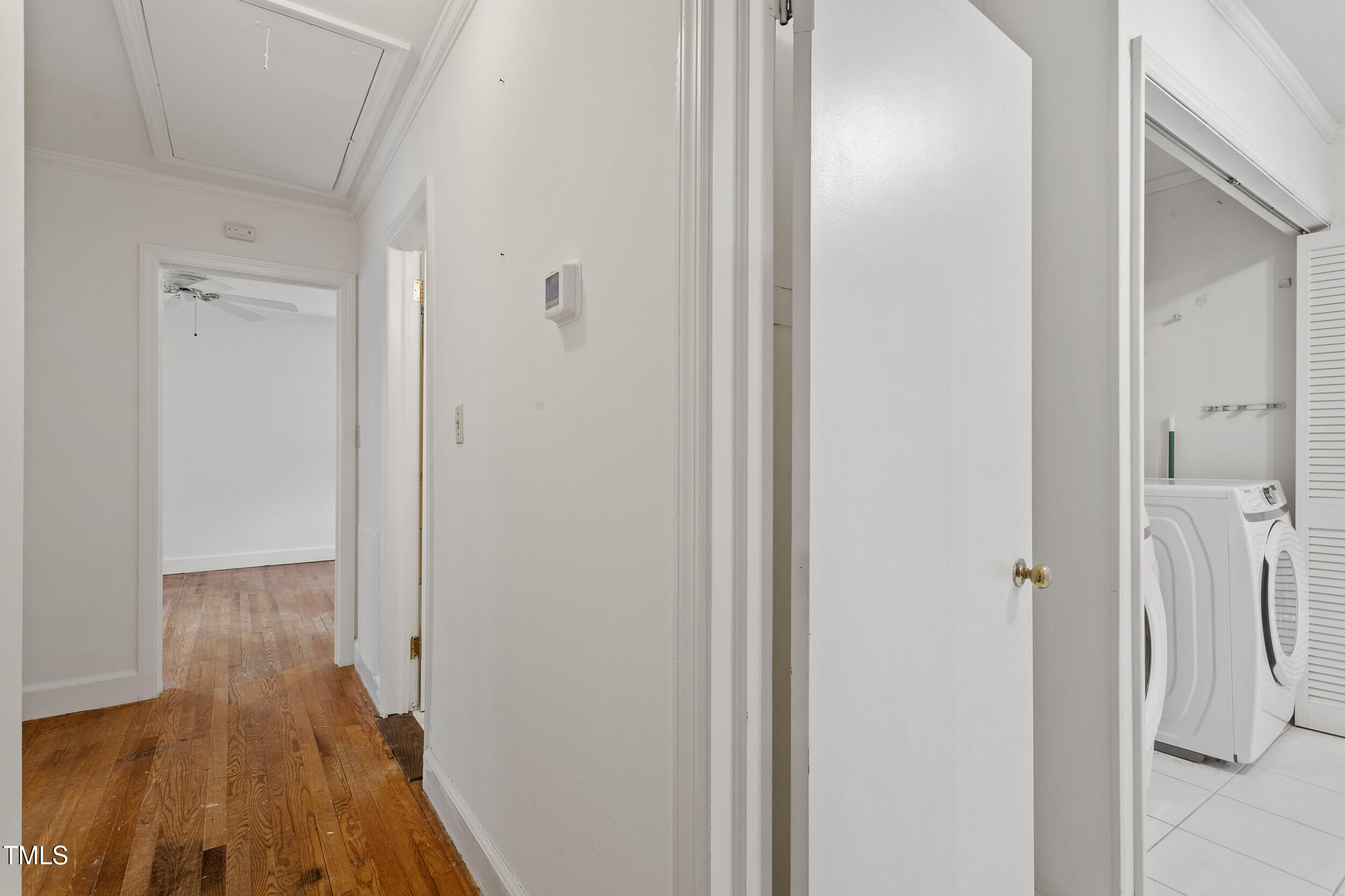 611 Beaver Dam Road Raleigh, NC 27607 - Photo 19 of 36 a bathroom with a sink and a mirror