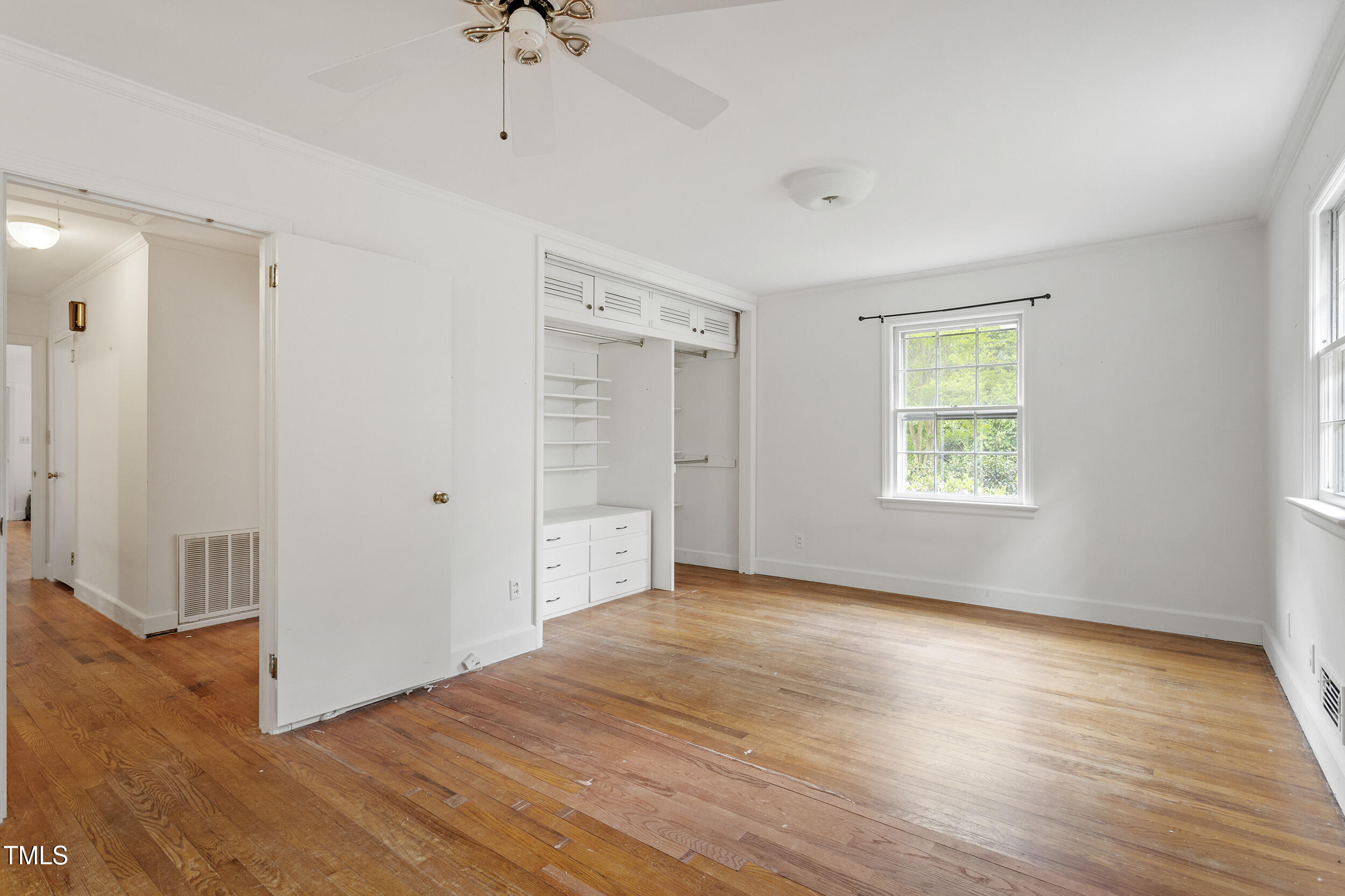 611 Beaver Dam Road Raleigh, NC 27607 - Photo 20 of 36 an empty room with wooden floor and windows