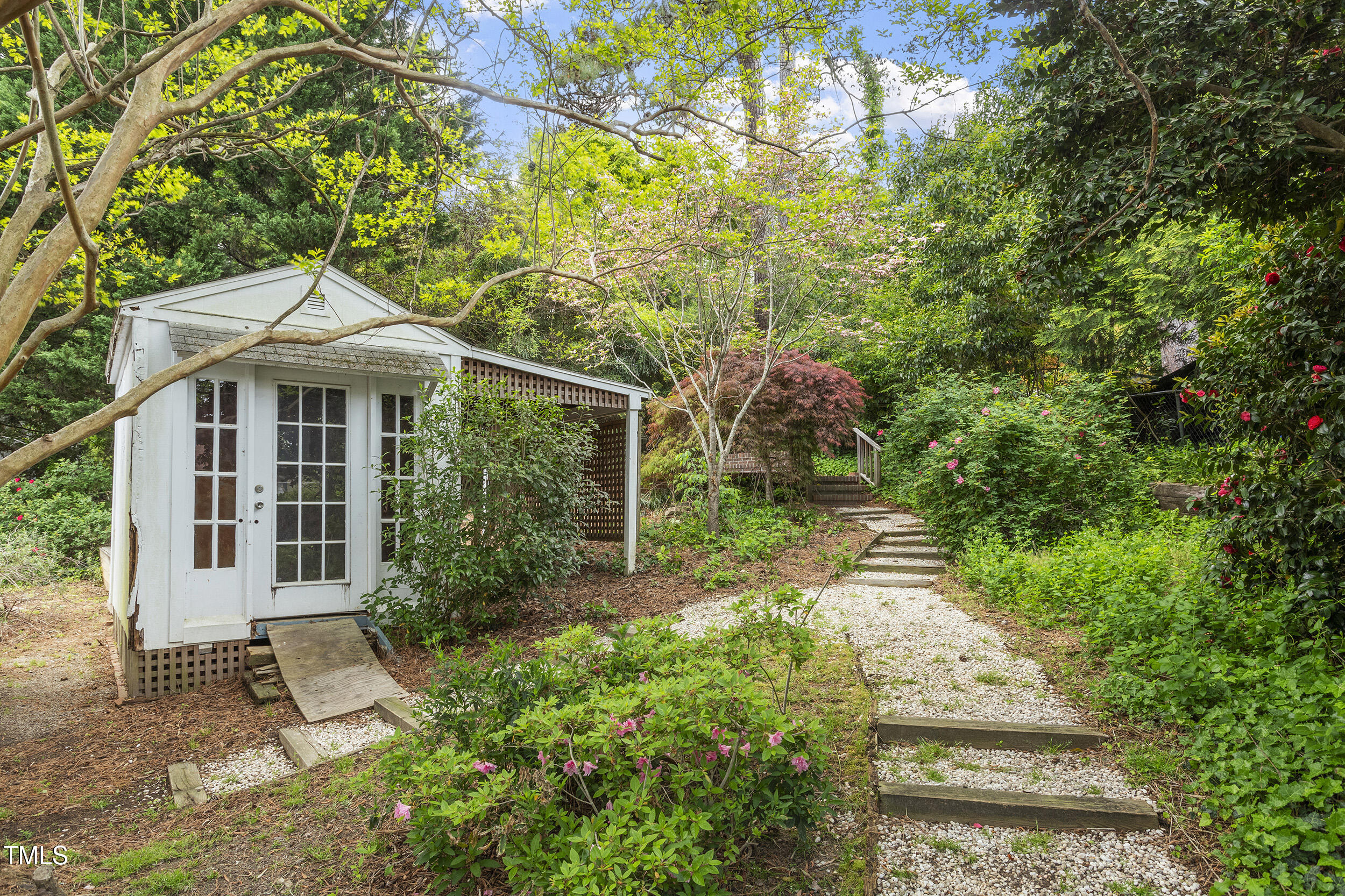 611 Beaver Dam Road Raleigh, NC 27607 - Photo 29 of 36 a front view of a house with garden