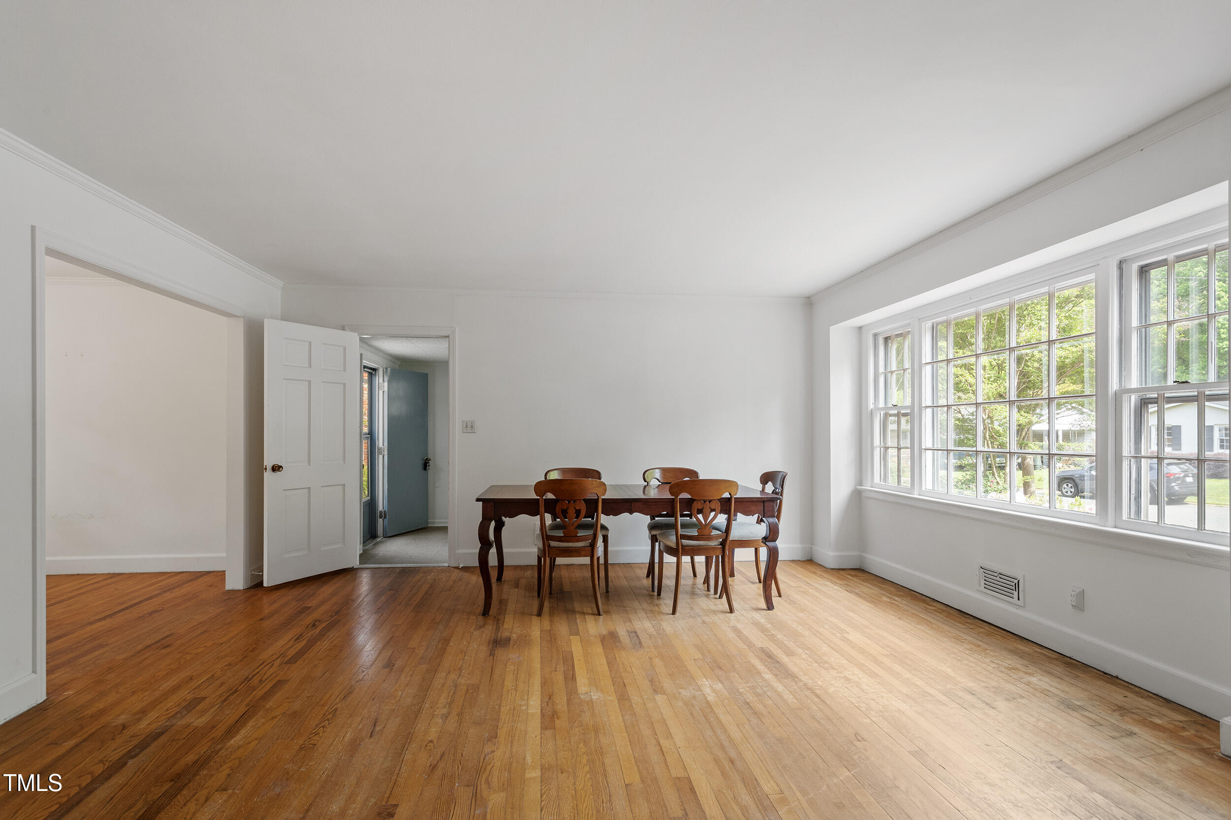 611 Beaver Dam Road Raleigh, NC 27607 - Photo 5 of 36 a living room with furniture and a wooden floor