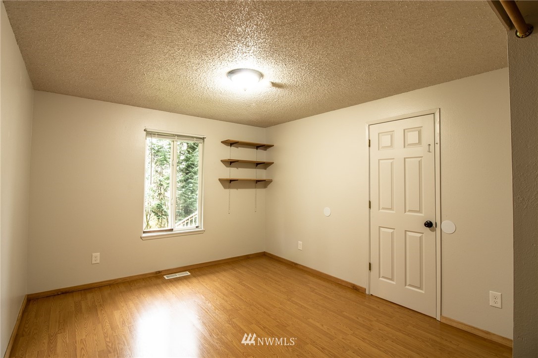 17 Rainier Gardens Road Aberdeen, WA 98520 - Photo 12 of 25 Gallery Image 12