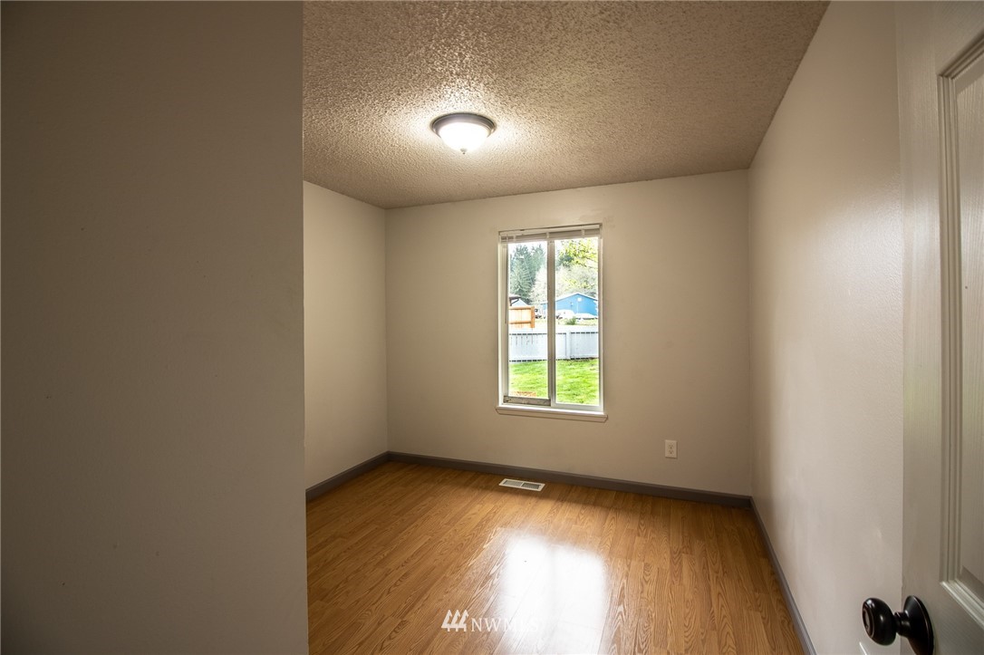 17 Rainier Gardens Road Aberdeen, WA 98520 - Photo 15 of 25 Gallery Image 15