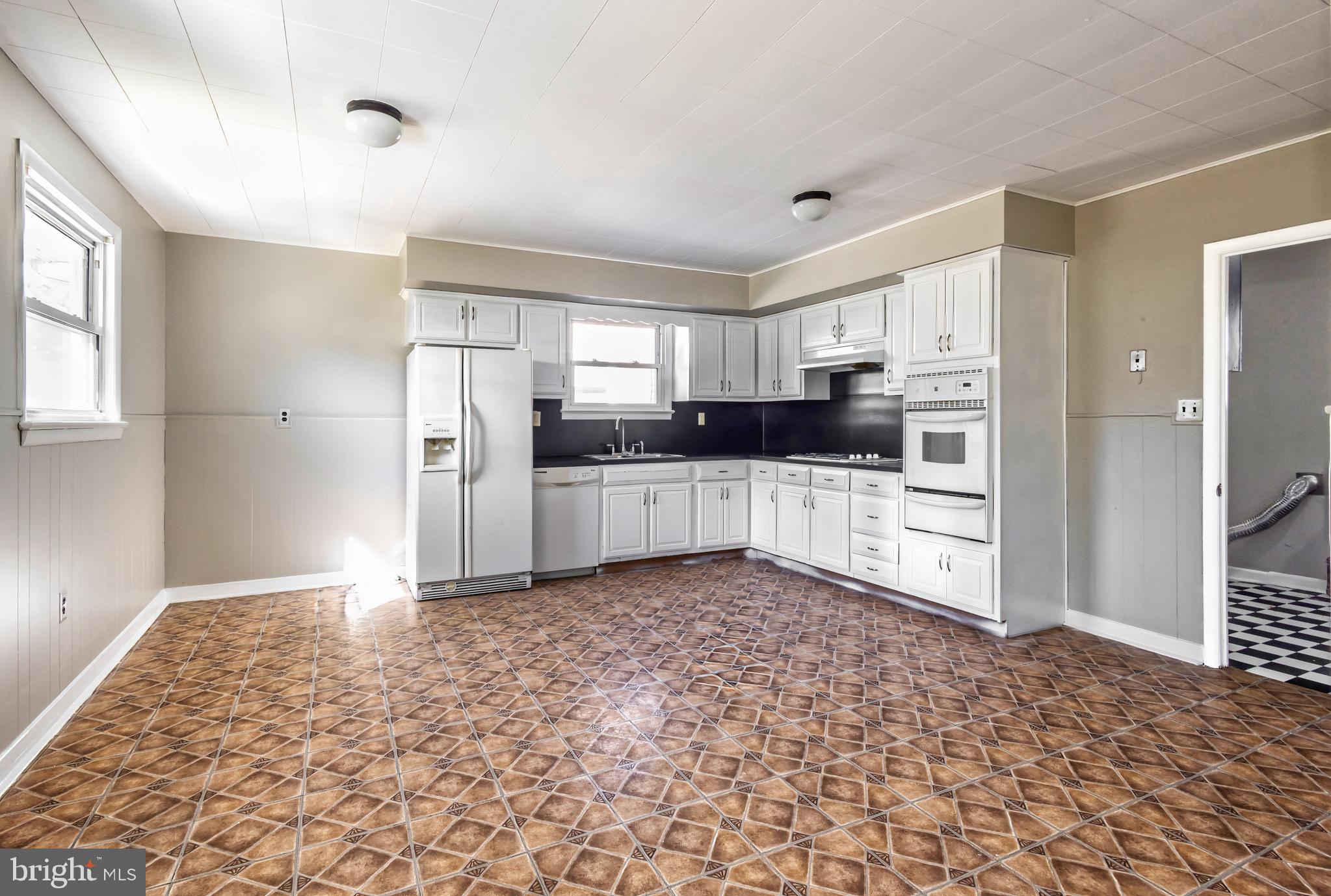 808 Mt Road Burlington, NJ 08016 - Photo 3 of 14 Gallery Image 3