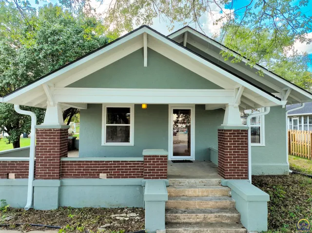 $325,000 | 107 South Missouri Street, Alma, KS 66401