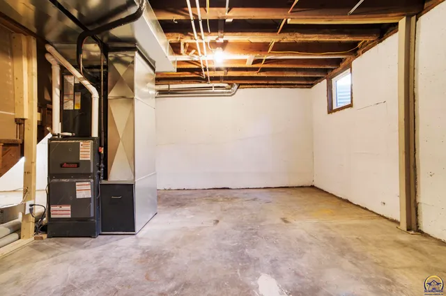 $325,000 | 107 South Missouri Street, Alma, KS 66401