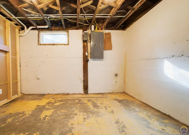 $325,000 | 107 South Missouri Street, Alma, KS 66401