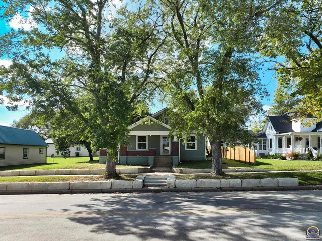 $325,000 | 107 South Missouri Street, Alma, KS 66401