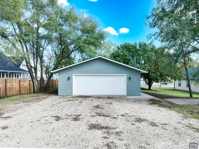 $325,000 | 107 South Missouri Street, Alma, KS 66401