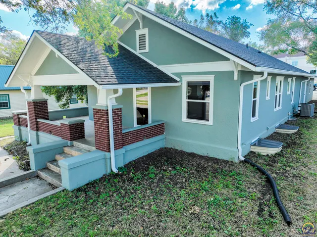 $325,000 | 107 South Missouri Street, Alma, KS 66401