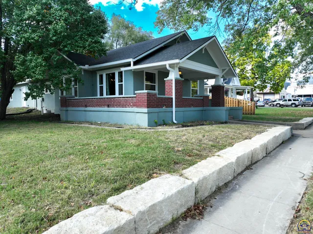 $325,000 | 107 South Missouri Street, Alma, KS 66401