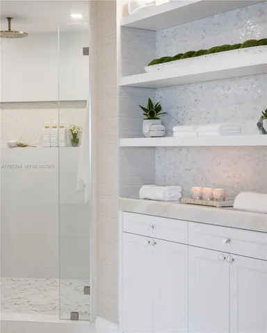 $14,500 | 5757 Collins Avenue, Unit 1706, Miami Beach, FL 33140