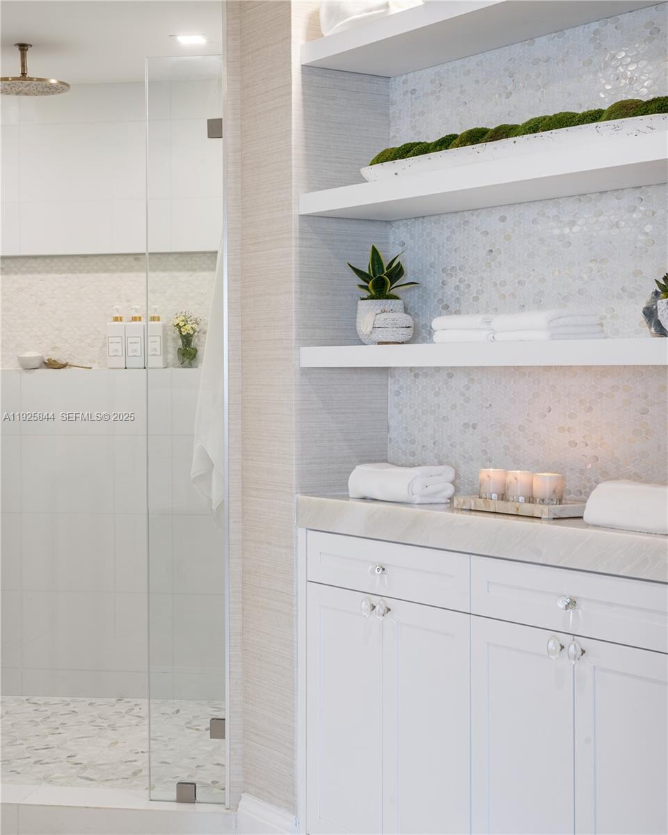 5757 Collins Avenue, Unit 1706 Miami Beach, FL 33140 - Photo 14 of 20