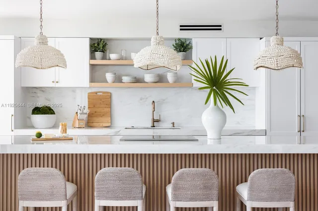 $14,500 | 5757 Collins Avenue, Unit 1706, Miami Beach, FL 33140