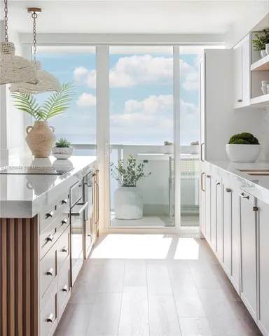 $14,500 | 5757 Collins Avenue, Unit 1706, Miami Beach, FL 33140