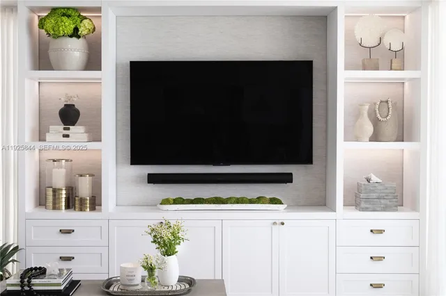 $14,500 | 5757 Collins Avenue, Unit 1706, Miami Beach, FL 33140