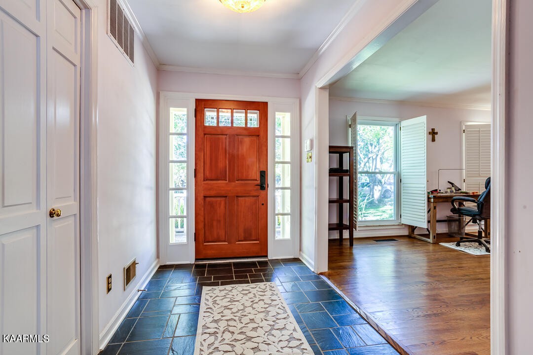 706 Kempton Road Knoxville, TN 37909 - Photo 5 of 45 Gallery Image 5