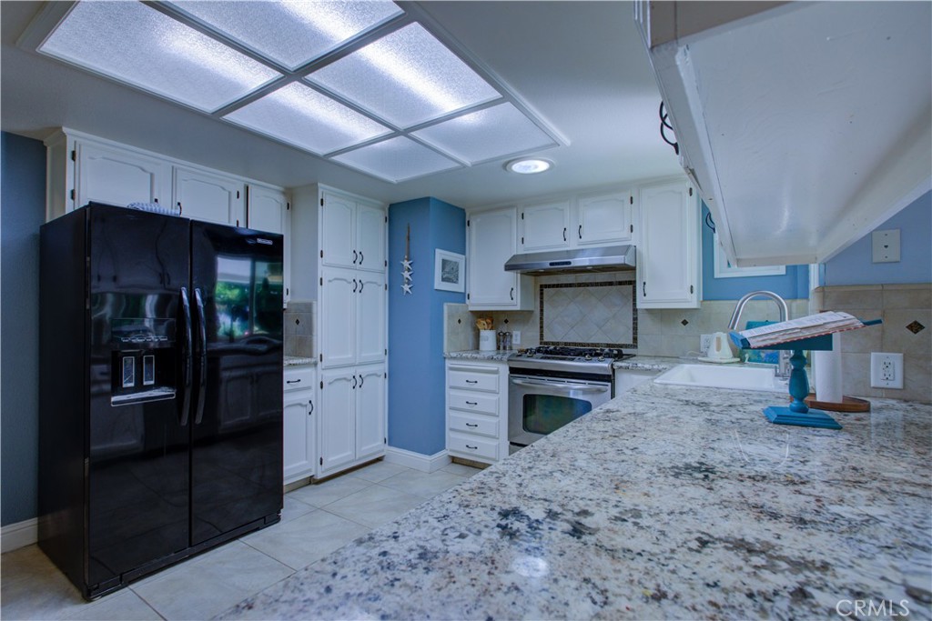2453 Hemlock Court Merced, CA 95340 - Photo 6 of 48