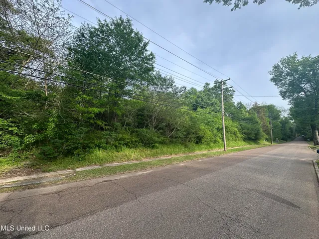 $67,500 | 131 West Street, Holly Springs, MS 38635