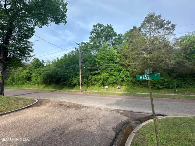 $67,500 | 131 West Street, Holly Springs, MS 38635