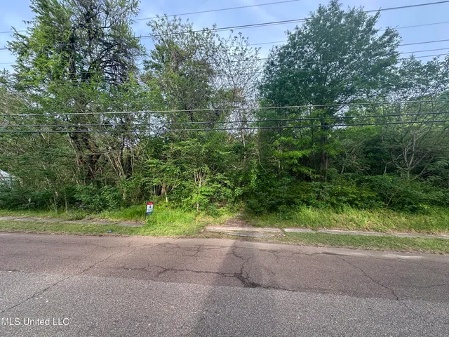 $67,500 | 131 West Street, Holly Springs, MS 38635