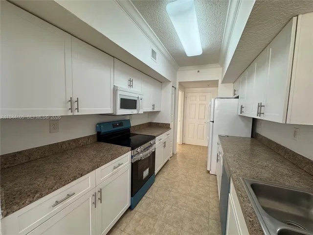 $2,399 | 11700 Southwest 2nd Street, Unit 13101, Pembroke Pines, FL 33025
