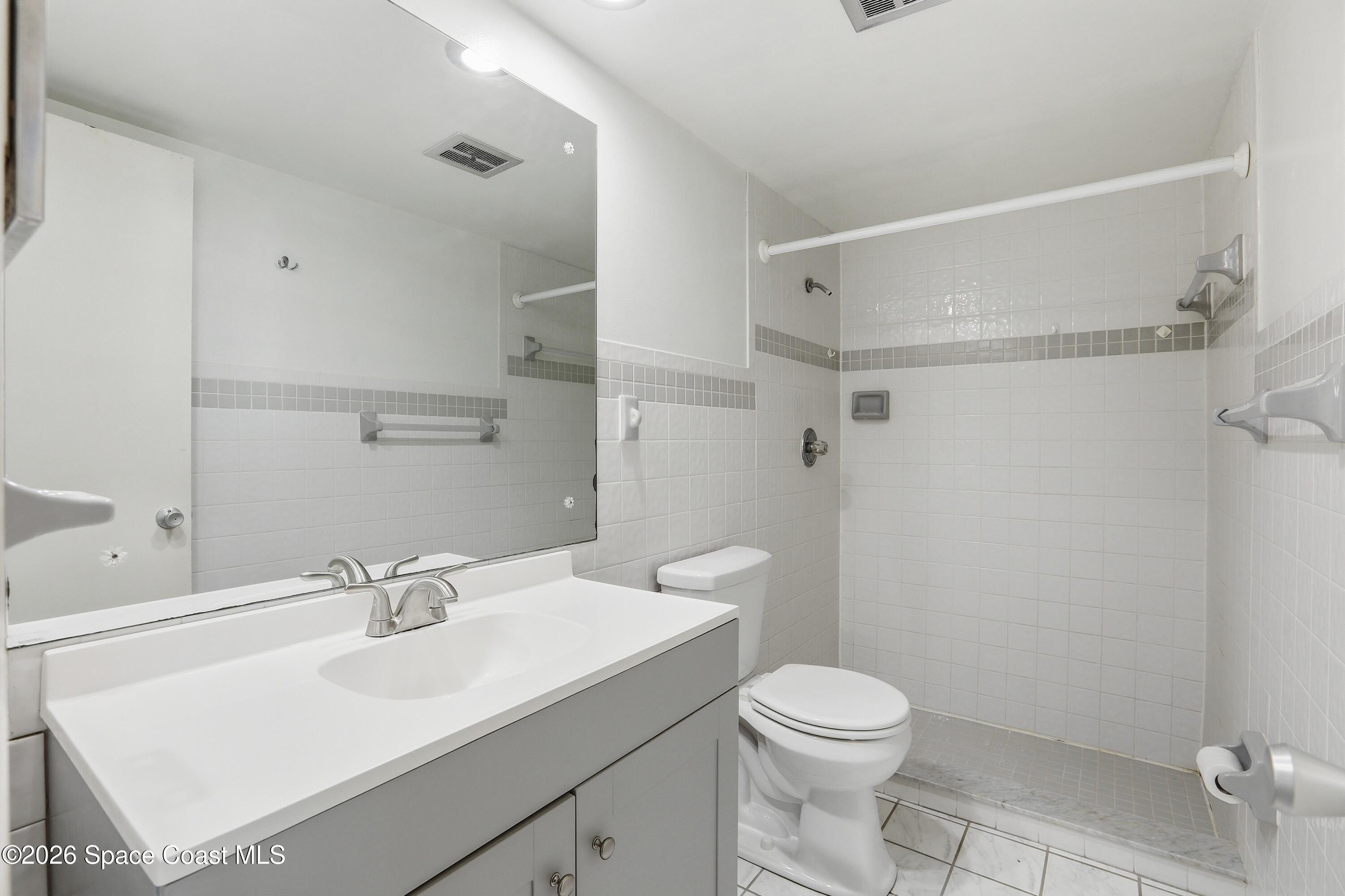 875 Kings Post Road Rockledge, FL 32955 - Photo 16 of 27 Primary Bathroom