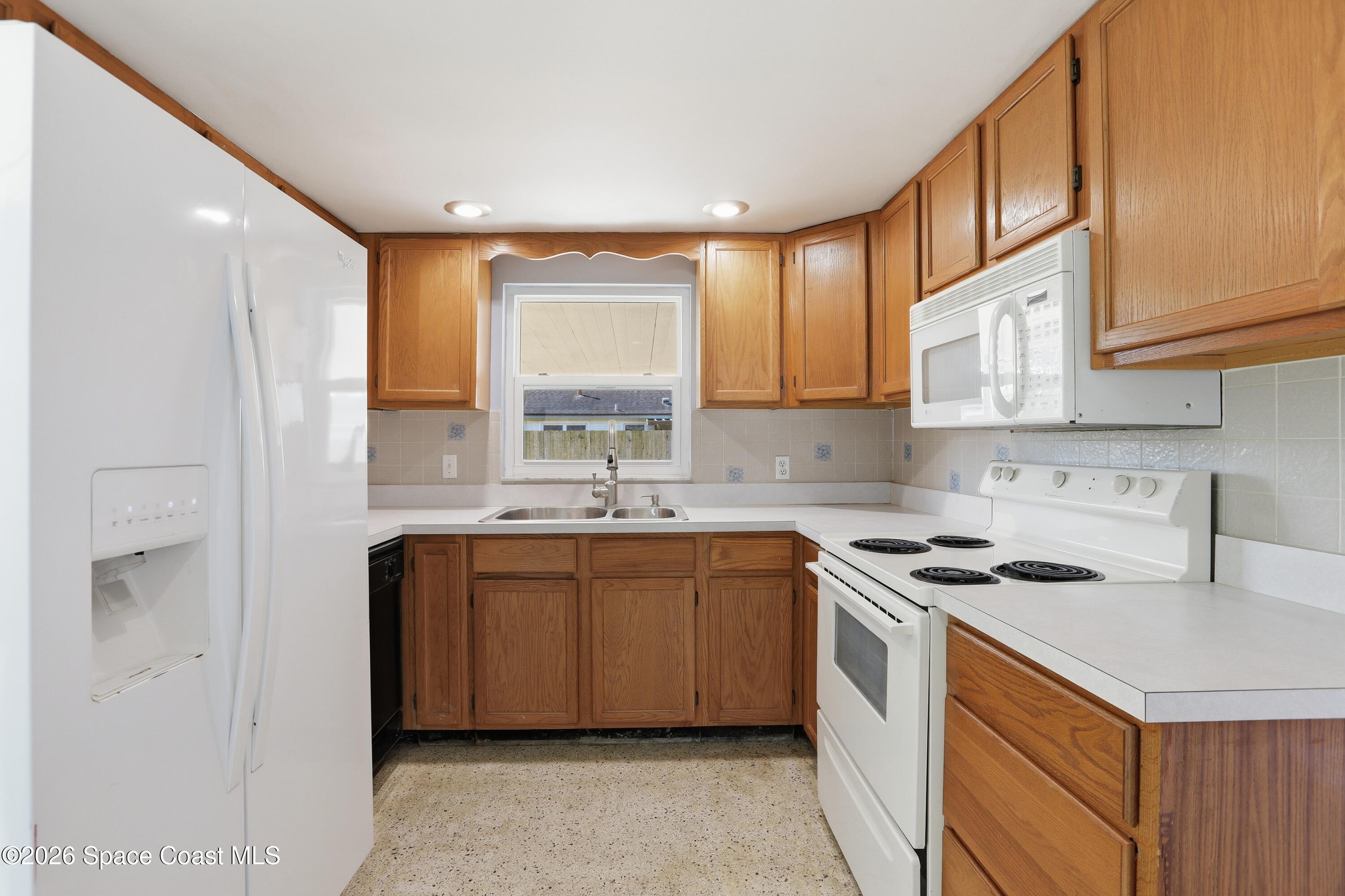 875 Kings Post Road Rockledge, FL 32955 - Photo 9 of 27 Kitchen