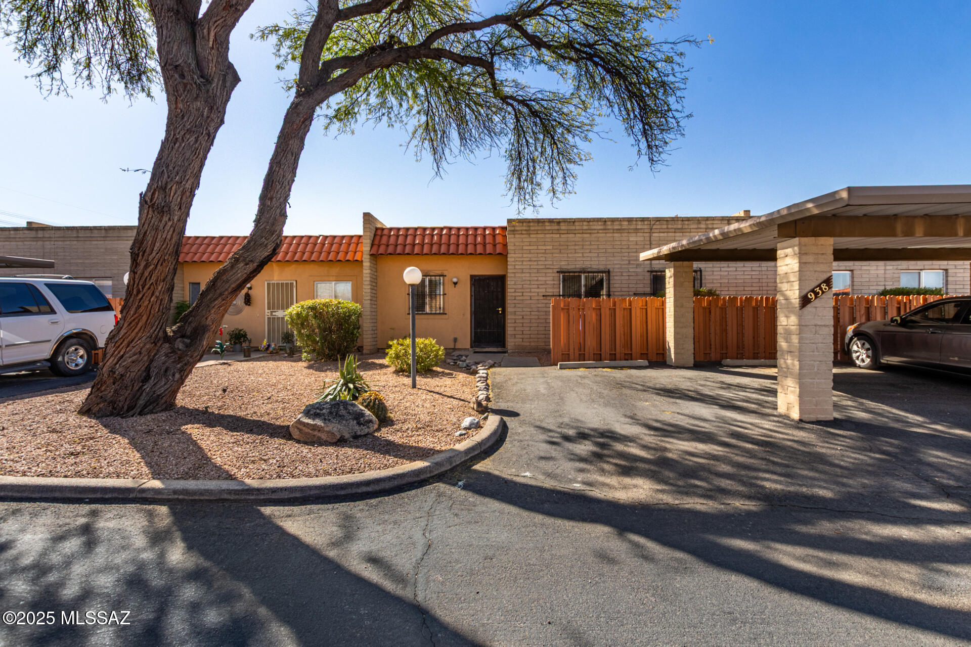 938 South Pantano Road Tucson, AZ 85710 - Photo 1 of 24 Gallery Image 1