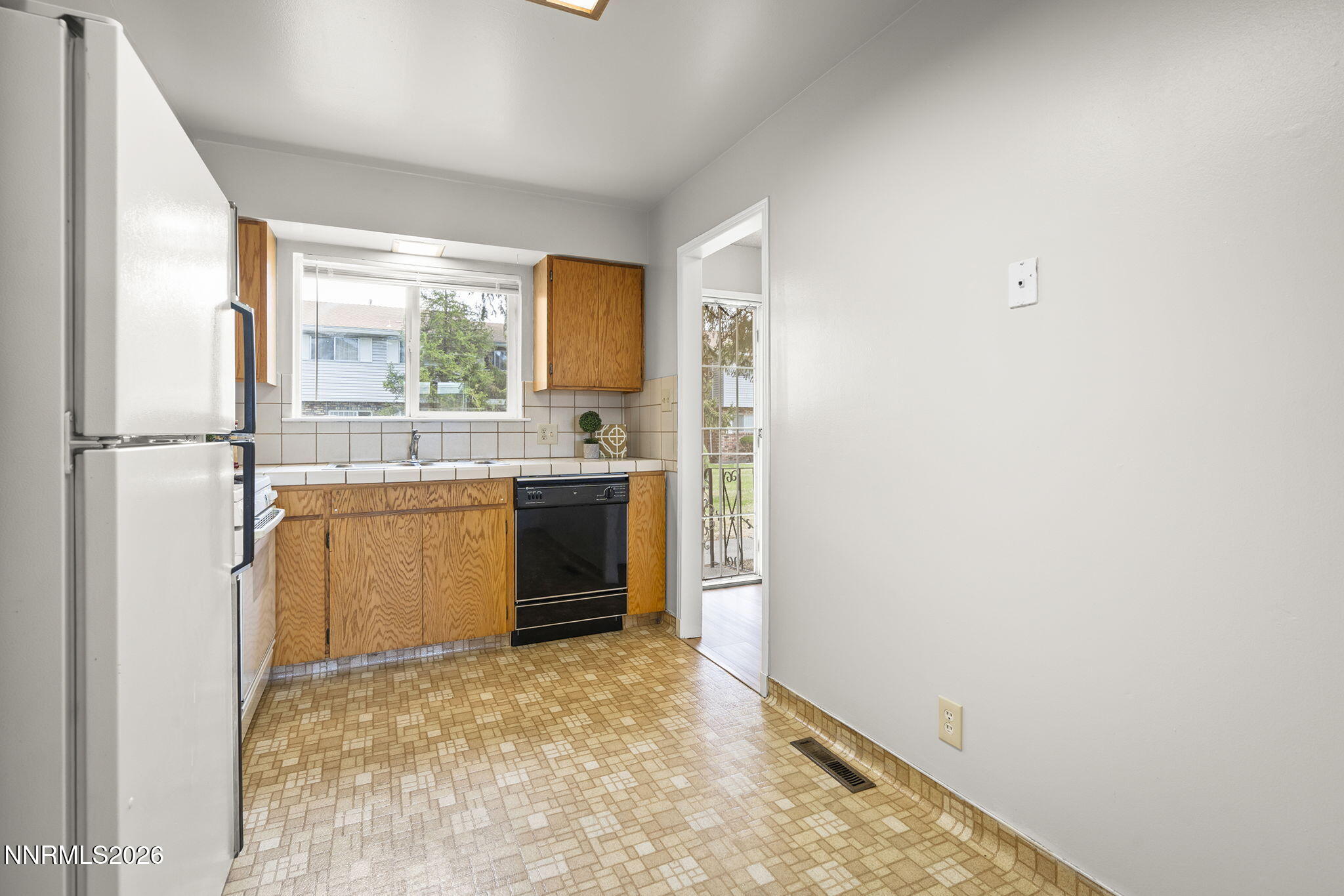 4-web-or-mls-A7401553